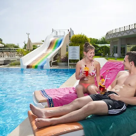 Sun Club Feriested Side